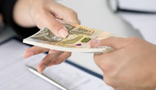 Cilat jane profesionet me te paguara ne Shqiperi: Si ndahen pagat sipas gjinise
